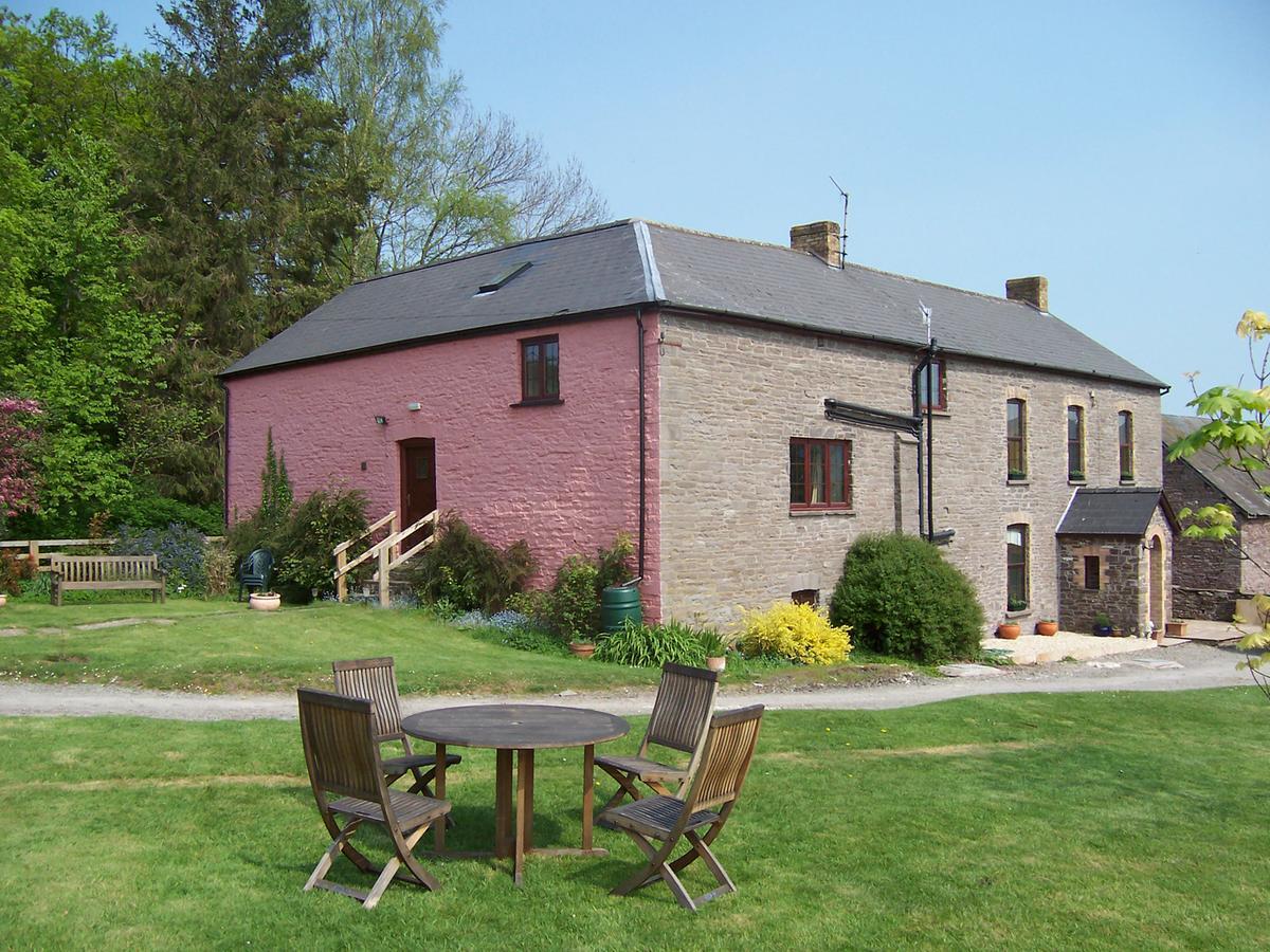 Llangorse Brynderwen Bed & Breakfast エクステリア 写真
